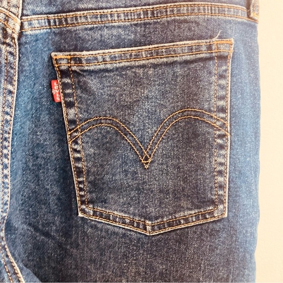 LEVI’S Sz 31 Wedgie Straight Mid-Wash Torn Knee  Button Fly Raw Hem Jeans - Picture 7 of 9